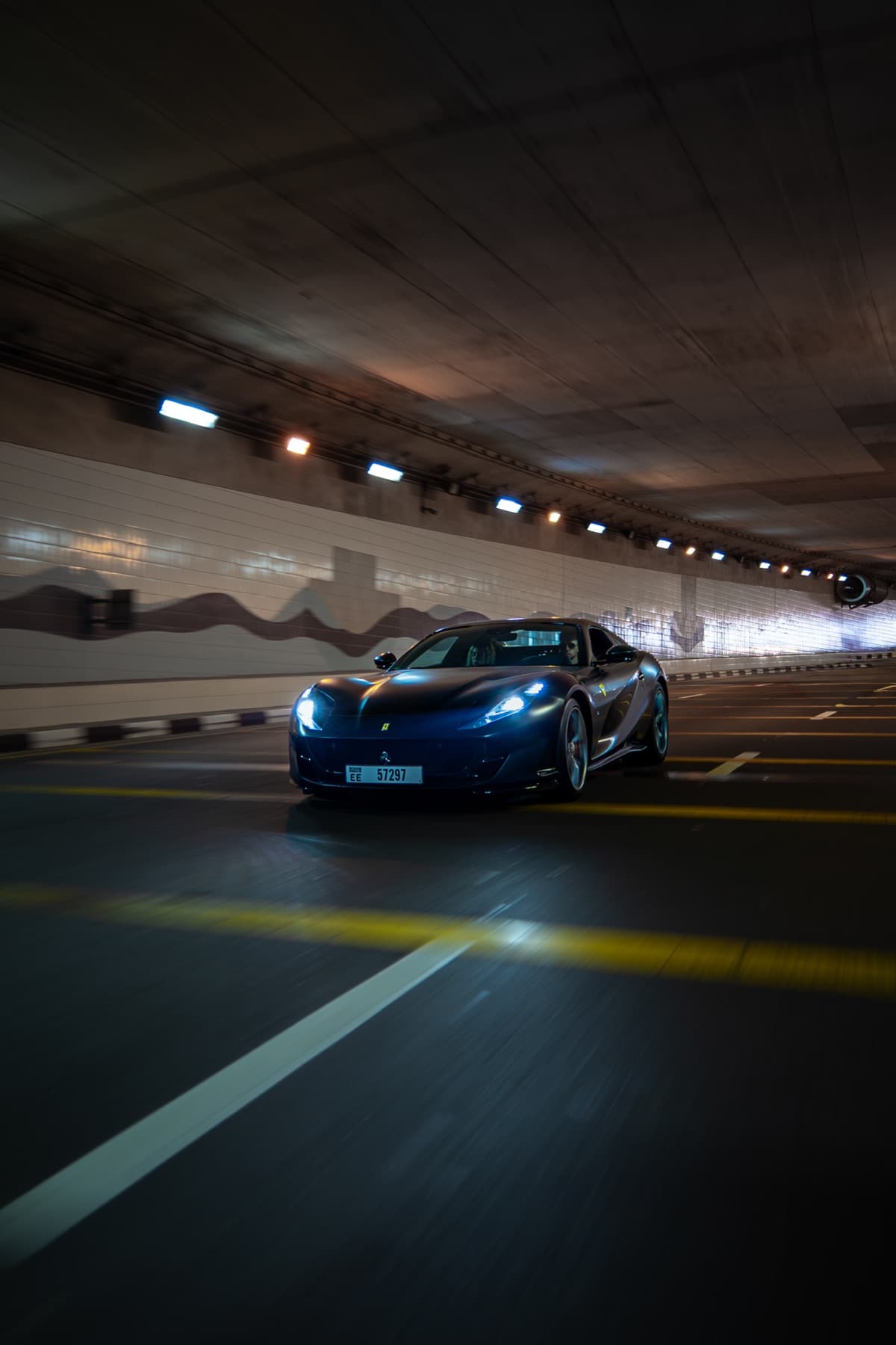 Ferrari 812, Dubai street